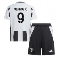 Maglia Calcio Juventus Dusan Vlahovic #9 Prima Divisa Bambino 2024-25 Manica Corta (+ pantaloncini)